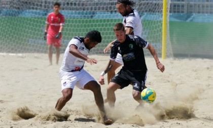 BEACH SOCCER: INIZIATA LA STAGIONE. SPETTACOLO A VIAREGGIO.