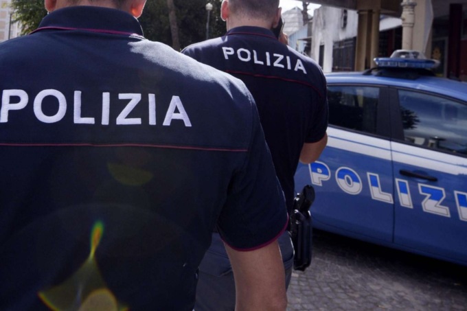 ROMA: ACCOLTELLATO ALLA GOLA IN STRADA, E’ GRAVE
