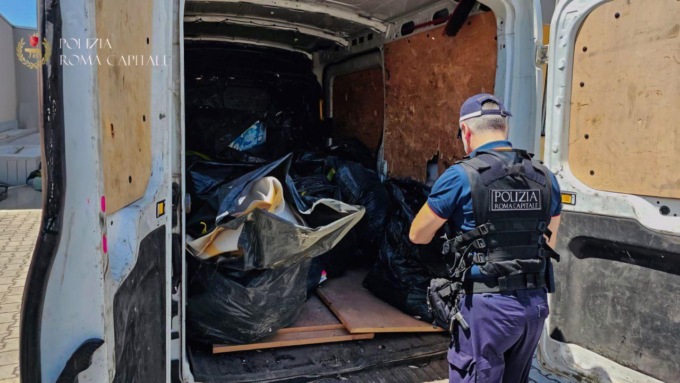 ROMA: TRASPORTA RIFIUTI SPECIALI, DENUNCIATO