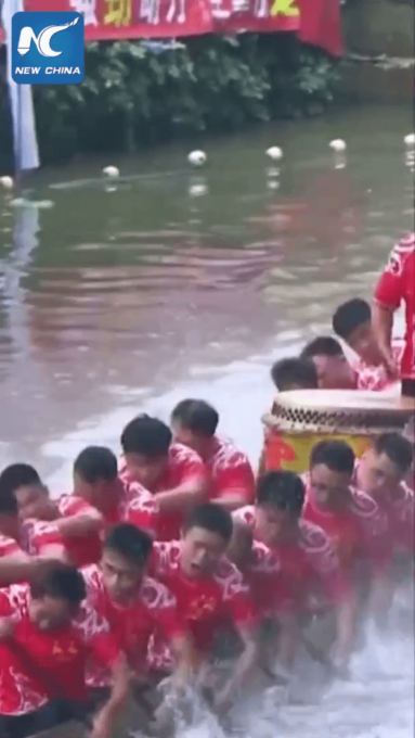 Cina: gare di barche drago nel Guangdong