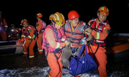 Cina: attività di soccorso dopo la rottura di un argine nello Hunan
