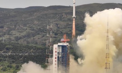 Cina: lanciato nuovo satellite per osservazione terrestre
