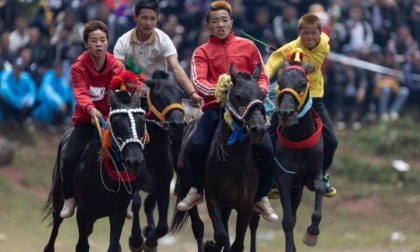 Cina: Sichuan, Butuo tiene attività per festa delle fiaccole (1)