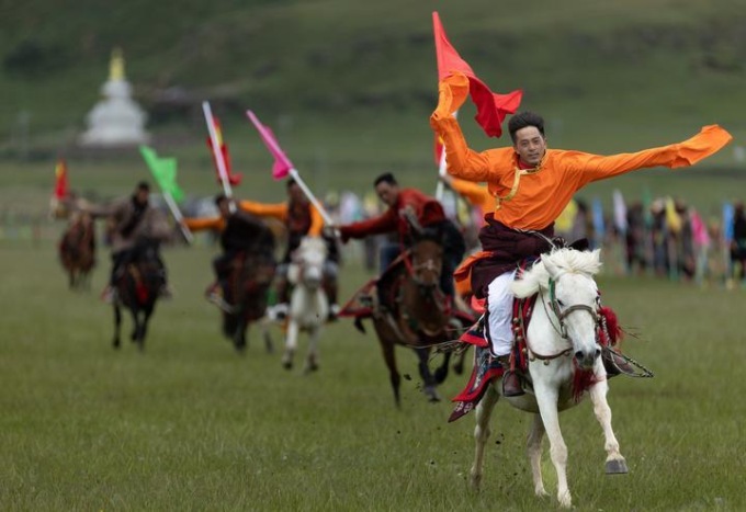 Cina: evento folcloristico rurale nel Sichuan