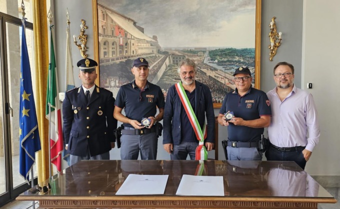 TERRACINA: ENCOMIO A DUE AGENTI DELLA POLIZIA DI STATO