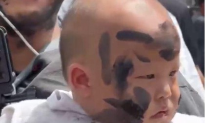 Cina: festival della pittura del viso nello Yunnan