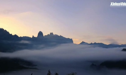 Cina: ammiriamo paesaggio estivo di area panoramica Zhagana