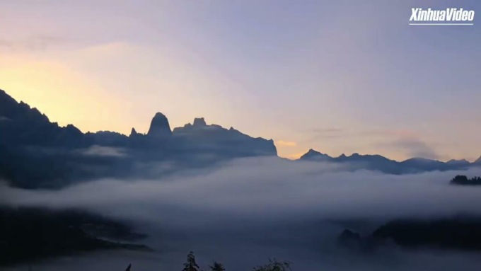 Cina: ammiriamo paesaggio estivo di area panoramica Zhagana