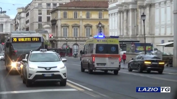ROMA: PICCHIA MADRE E COMPAGNA, ARRESTATO