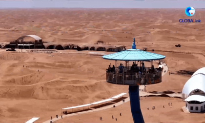 Cina: turismo prospera nel deserto di Tengger durante le vacanze estive