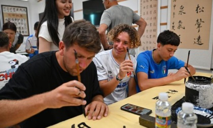 Cina: studenti, insegnanti tedeschi apprendono calligrafia a Haikou