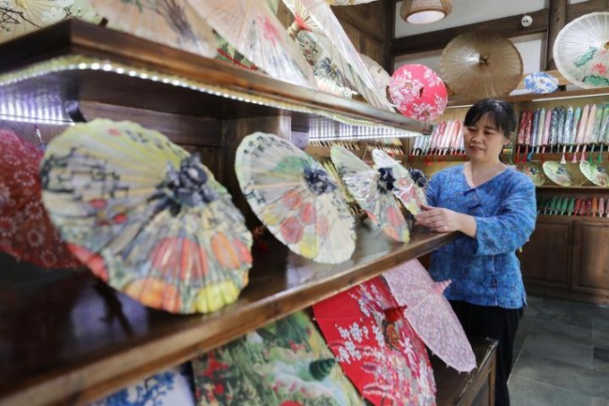 Cina: promette maggiori sforzi per incrementare consumo servizi