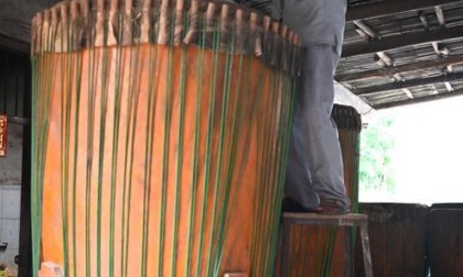Cina: erede della tecnica di realizzazione del tamburo Yandun nel Guangxi (1)