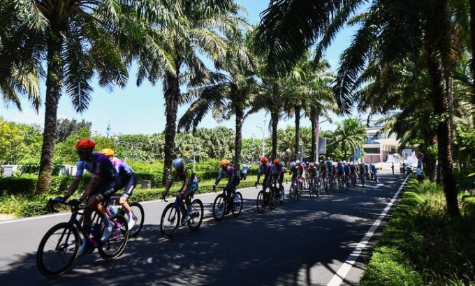 Cina: Hainan, 15mo tour della gara di ciclismo su isola di Hainan (1)