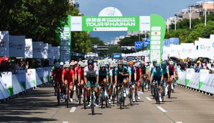 Cina: Hainan, 15mo tour della gara di ciclismo su isola di Hainan (2)