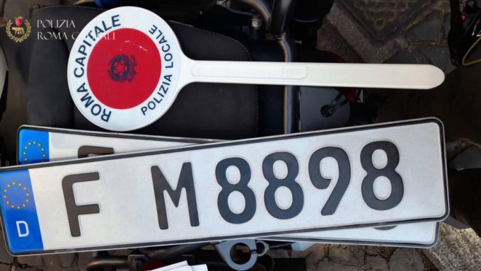 ROMA: 600 MULTE IN BENTLEY O FERRARI, DENUNCIATA