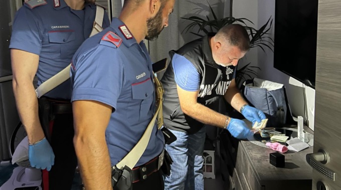 VELLETRI: GIRO DI PROSTITUZIONE E DROGA, TRE ARRESTI