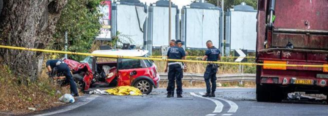 ROMA: SCONTRO CON UN MEZZO AMA, MUORE UNA DONNA