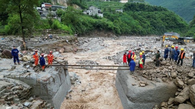Cina: team di lavoro inviato nel Sichuan per soccorso dopo alluvione lampo, frana