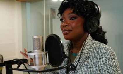 Cina: conduttrice gabonese promuove con programmi TV cultura locale in Africa (3)