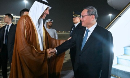 Emirati Arabi Uniti: premier cinese Li Qiang arriva ad Abu Dhabi
