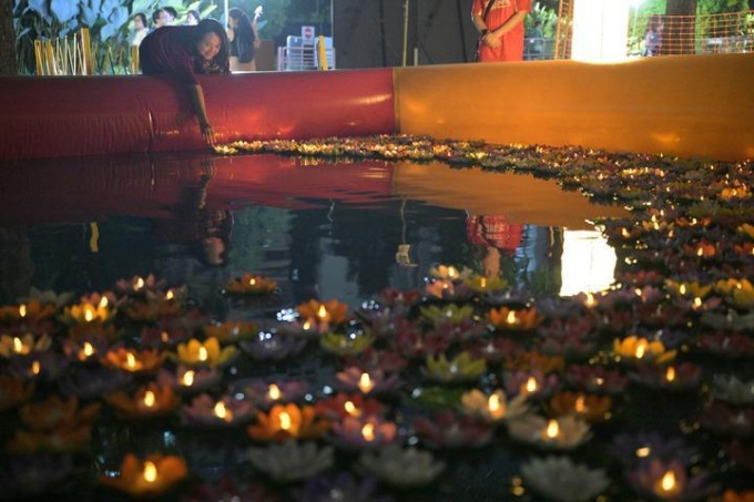 Singapore: evento “Luci sul lago” per celebrare Festa metà autunno (1)