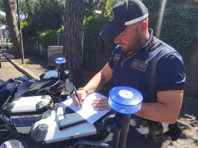 ROMA: TARGA CONTRAFFATTA PER LA ZTL, DENUNCIATO
