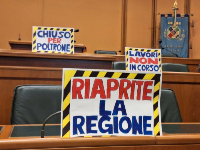 REGIONE: CRISI POLITICA, PROTESTA DELL’OPPOSIZIONE