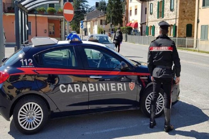CIAMPINO: UCCIDE IL FRATELLO A COLTELLATE, ARRESTATA