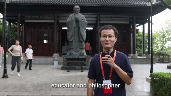 Cina: esploriamo millenaria accademia con alcuni amici del Pakistan