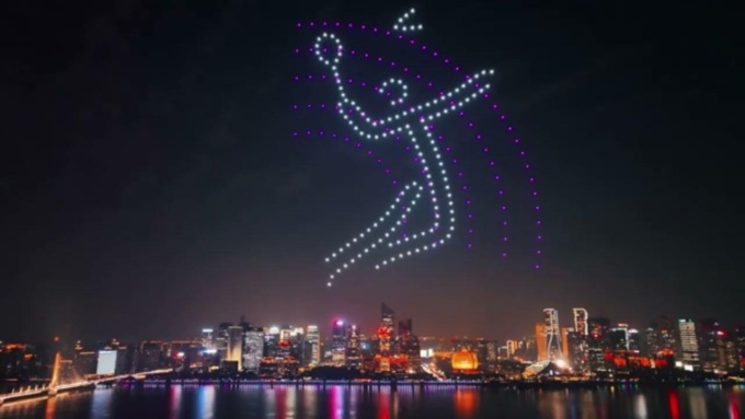 Cina: 2.024 droni illuminano il cielo di Wuhu