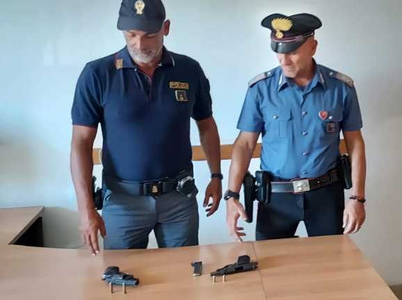 TERRACINA: ERANO PRONTE A SPARARE, TROVATE DUE PISTOLE. ARRESTATI DUE UOMINI