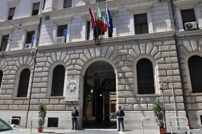 ROMA: LAP DANCE E SESSO A PAGAMENTO, CHIUSO IL NIGHT