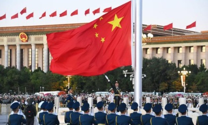 Cina: Pechino ospita cerimonia alzabandiera per Giornata nazionale (1)