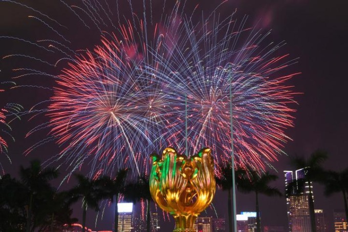 Cina: Hong Kong celebra Giornata nazionale con fuochi d’artificio (2)