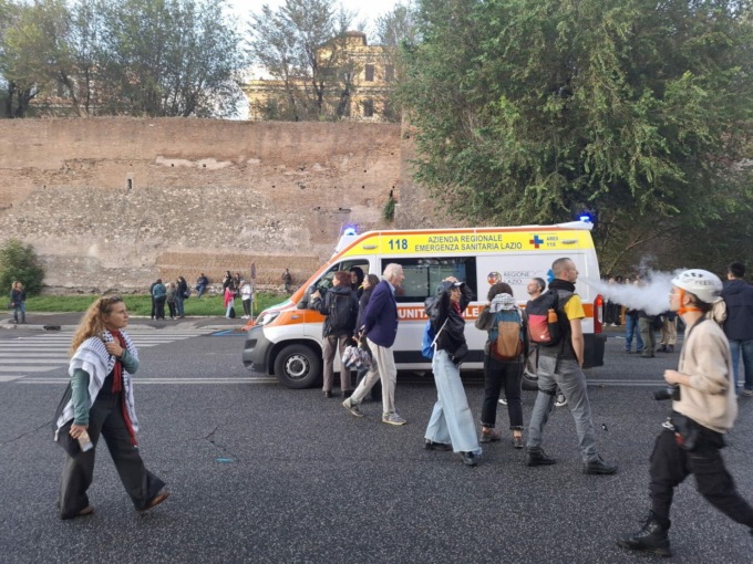 ROMA: SIT-IN PRO PALESTINA, SCONTRI E FERITI