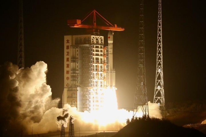Cina: lancia con successo nuovo gruppo di satelliti