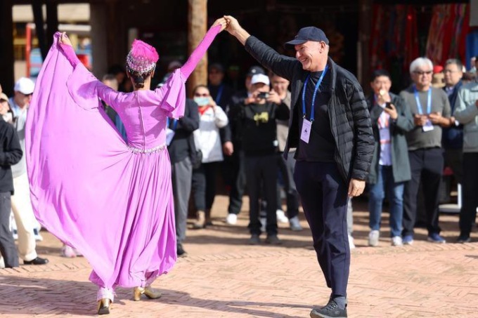 Cina: partecipanti a World Media Summit visitano Xinjiang (2)
