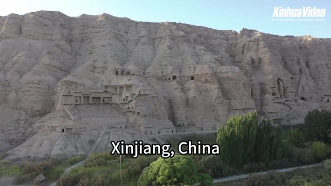 Cina: grotte antiche nello Xinjiang attirano visitatori da tutto il mondo