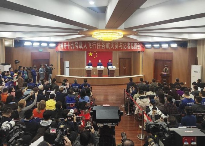 Cina: astronauti di missione Shenzhou-19 incontrano la stampa (2)