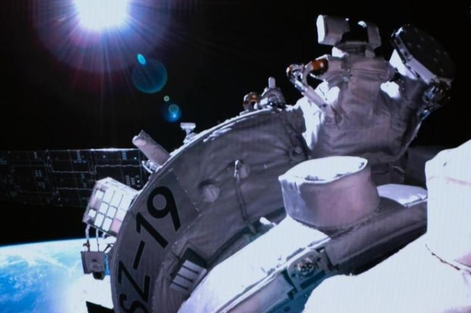 Cina: Shenzhou-19 agganciato con successo a combinazione di stazione spaziale (2)