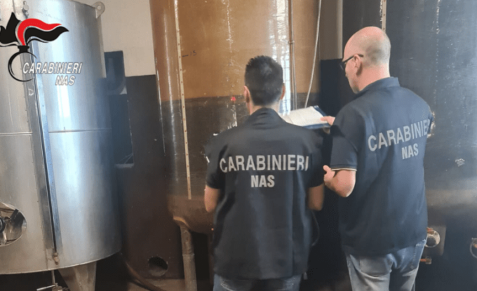 ROMA: VINO FALSO FRANCESE, PERQUISIZIONI E SEQUESTRI