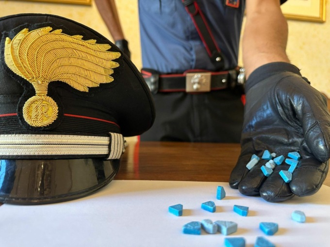 ROMA: DROGA, SEQUESTRATI FRANCOBOLLI DI LSD
