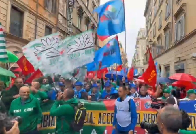 ROMA/CASSINO: STELLANTIS, PROTESTA IN PIAZZA