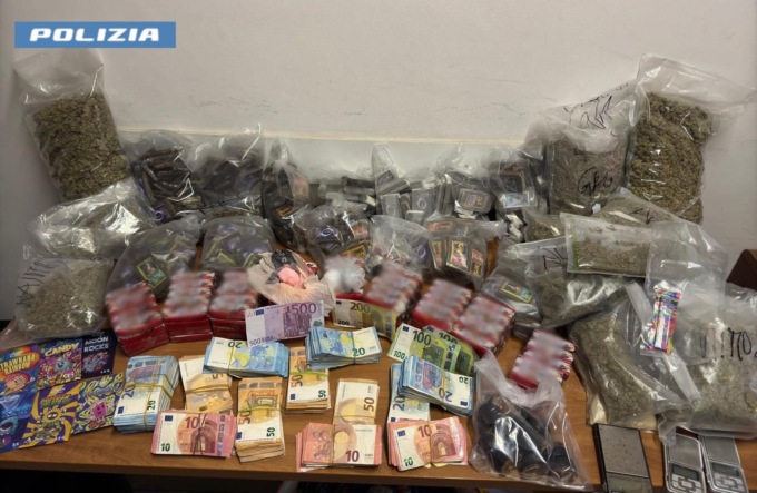 ROMA: ARRESTATI PADRE E FIGLIO CON 30 CHILI DI DROGA