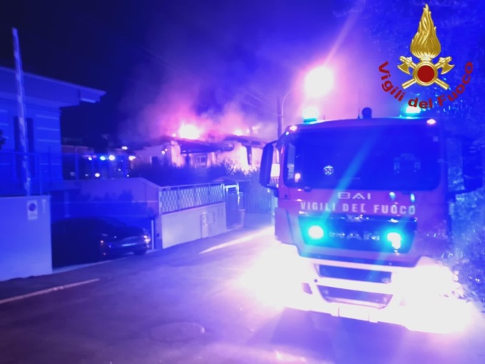 FONTE NUOVA: INCENDIO IN VILLA, MUORE CANE