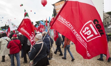 FROSINONE: PENSIONATI IN PIAZZA CONTRO IL GOVERNO