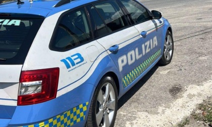 Auto fuori strada sulla Pontina conducente salvato dalla Polizia Stradale   