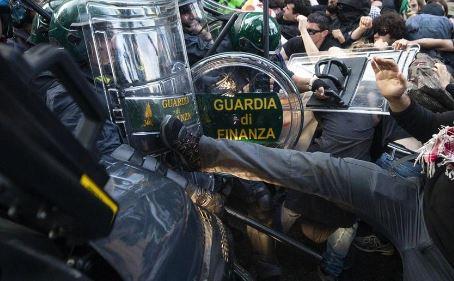 ROMA: SCONTRI PRO PALESTINA, UN ARRESTO