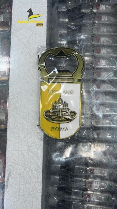 ROMA: MAXI SEQUESTRO DI ARTICOLI RELIGIOSI